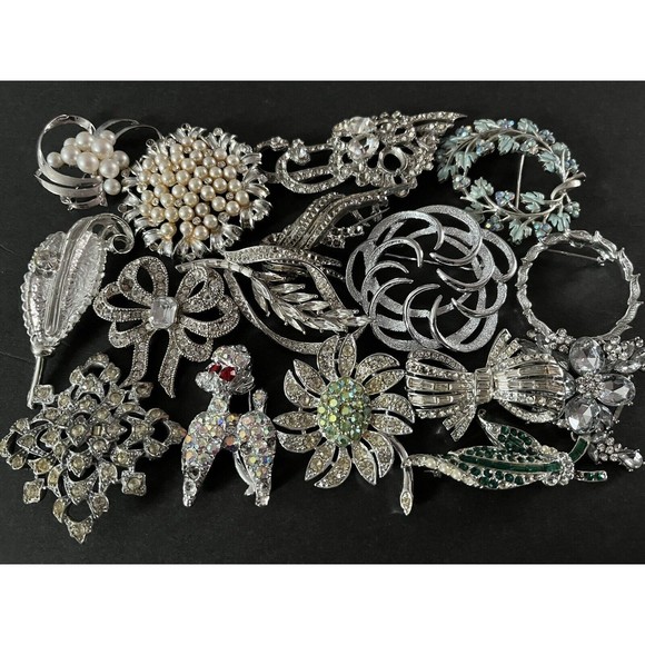 VINTAGE HIGH END Brooches 16pcs MISSING RHINESTONES ALL WEARABLE/ Most Unsigned - Picture 3 of 16